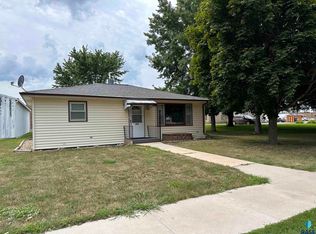 417 S Poplar St, Freeman, SD 57029