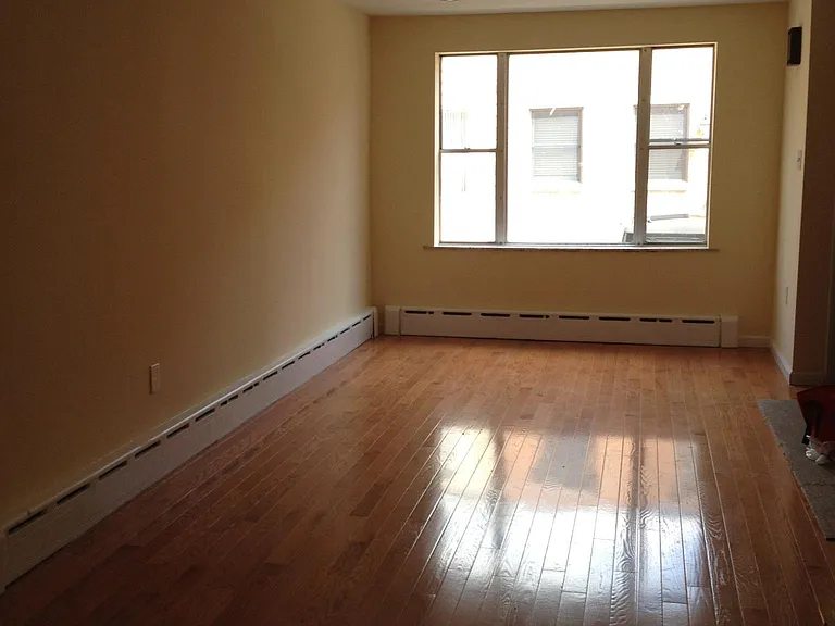 1104 Pierce St — Photo 5