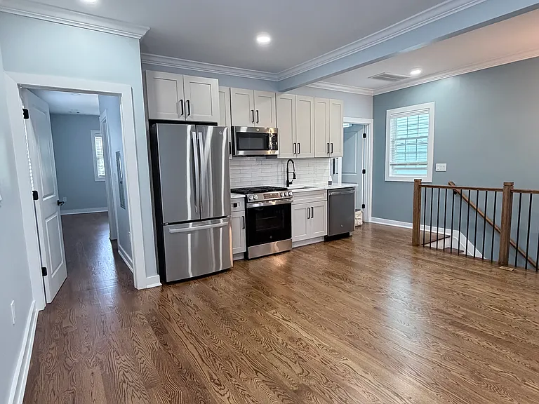 8 Essex St #2 — Photo 3