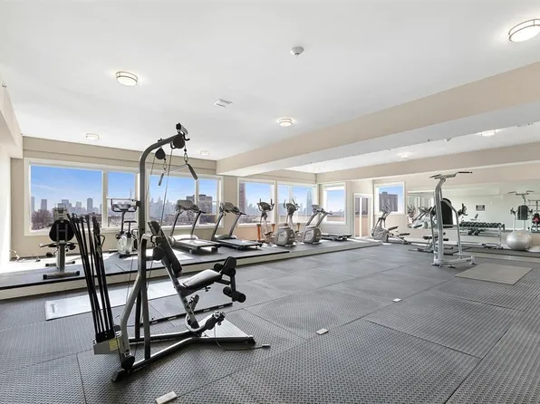 6200 Hudson Avenue image 16 of 19