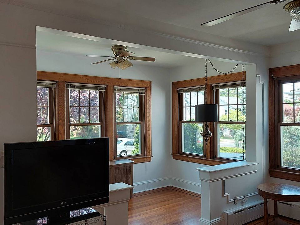 2nd image of 691 Bard Ave