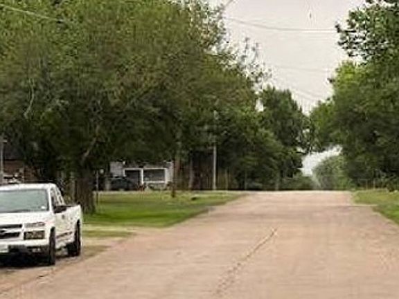 Exterior Neighborhood (street photo)