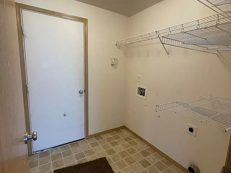 1900 Leanne Ave — Photo 8