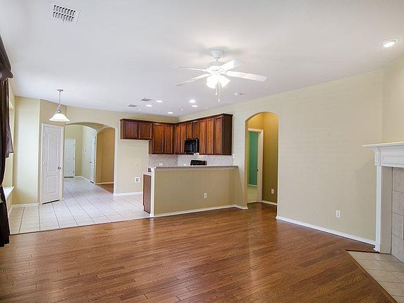 5th image of 365 Bentson Dr
