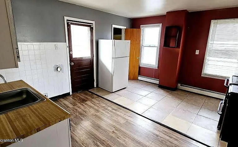 942 E Elm St #2 — Photo 3