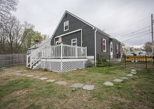 4th image of 42 Hillcrest Ave