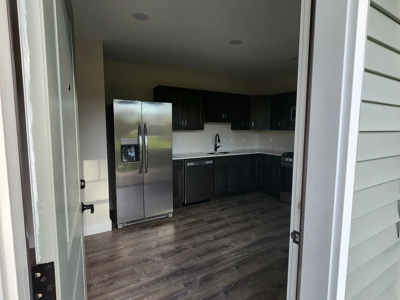 2 bed, 1024 sqft, $1,800 — Photo 2