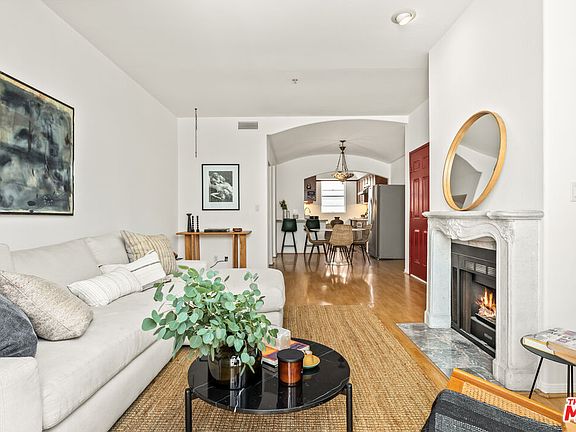 3rd image of 1076 S Orange Grove Ave APT 13