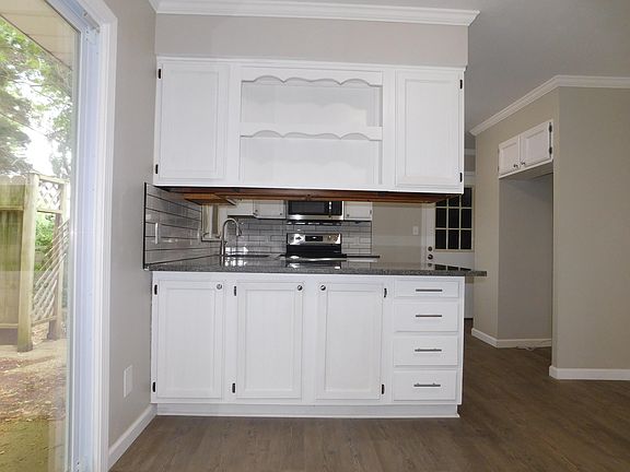 2nd image of 3401 Cedar Ln