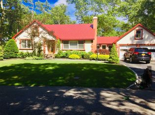 67 Lakeview Dr, Riverhead, NY 11901