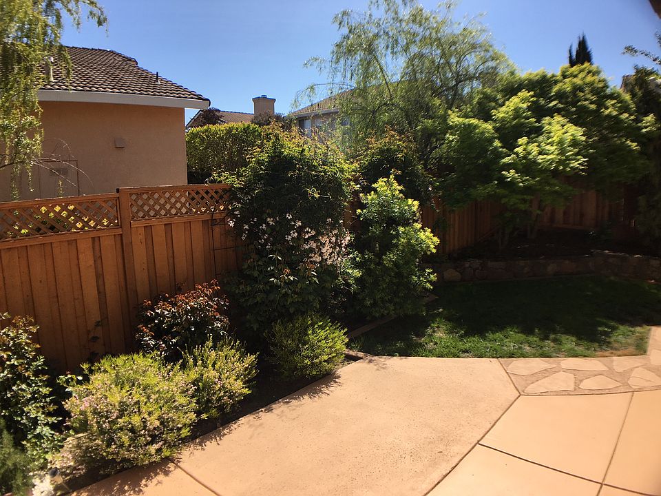 2nd image of 4117 Primrose Way