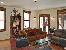 2nd image of 1135 Park Ave
