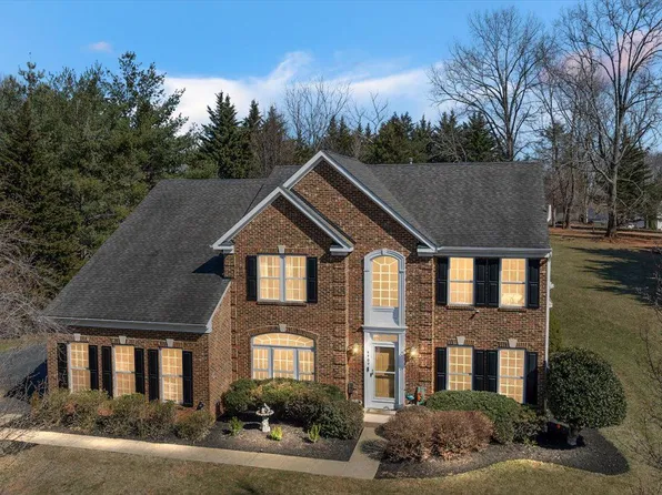 6909 Tanglewood Dr, Warrenton, VA 20187