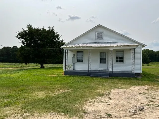 238 Leslie Ln — Photo 2