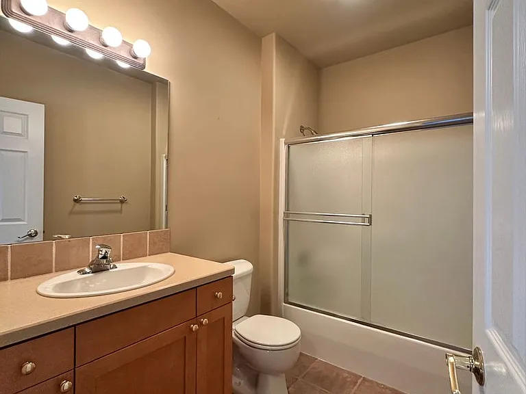 946 Briarwood Dr — Photo 20