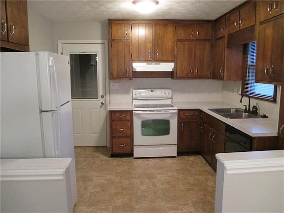 3rd image of 5762 Meadowood Dr