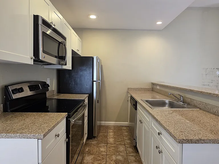 1114 Pine St #2 — Photo 13