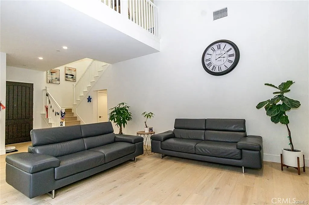 4 bed, 2475 sqft, $6,500 — Photo 4