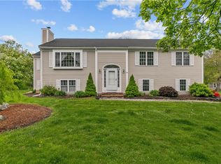 26 Cherokee Dr, Portsmouth, RI 02871