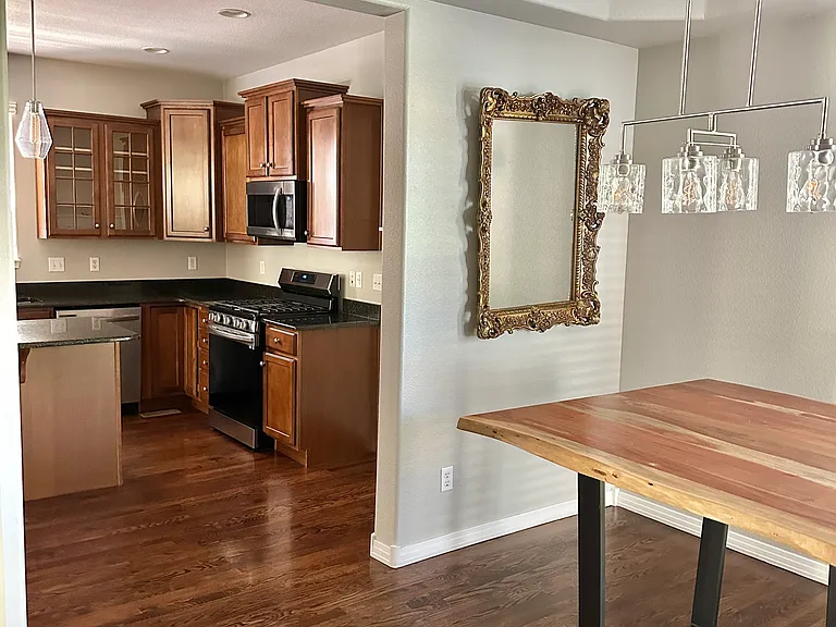 3177 Geneva Ct — Photo 9