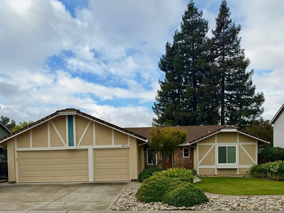 3291 Curtis Cir