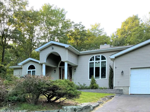 114 Pinto Ln, Hawley, PA 18428