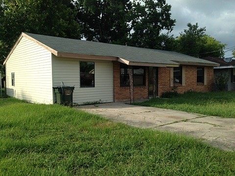 2nd image of 303 Paulette St
