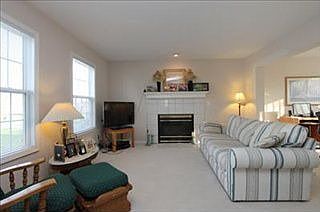 3rd image of 4632 Paramount Dr NE