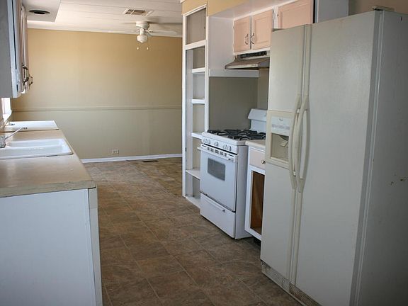 3rd image of 9940 N Volk Ave