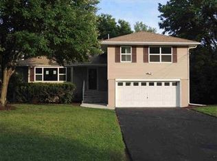 20 High Point Dr, Poughkeepsie, NY 12603