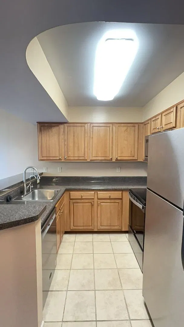 Great 3rd Floor Unit At Laurel Station For $3375/Month Rent Includes Two Assigned Parking Spaces! — Photo 4
