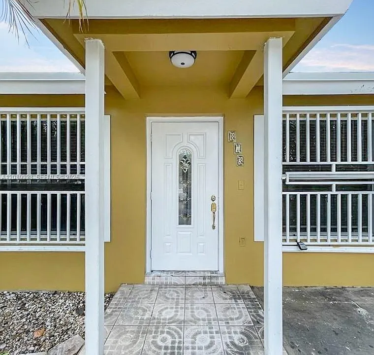 873 SW 10th St