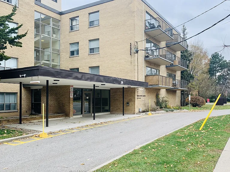 30 Upper Canada Dr #301 — Photo 16