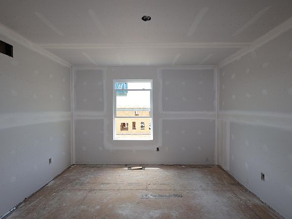 3rd image of 1175 Jeffrey Ln