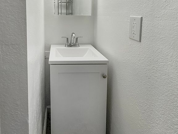 5th image of 239 Peabody Ave #4