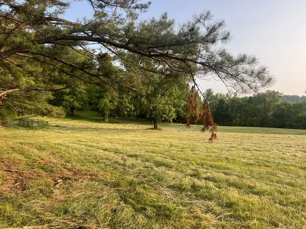 1070 Little Marrowbone Rd, Ashland City, TN 37015