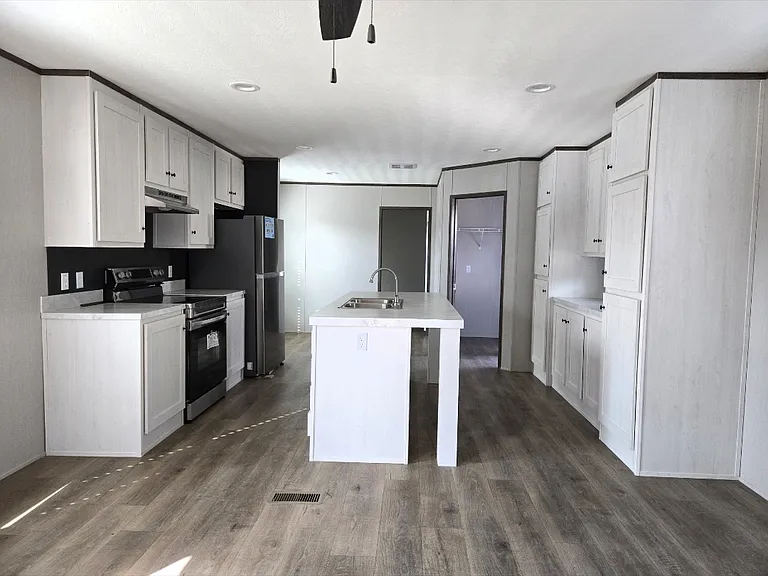 1208 Orient Ave — Photo 14