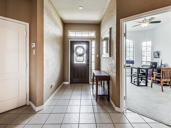 5th image of 338 Fort Edward Dr