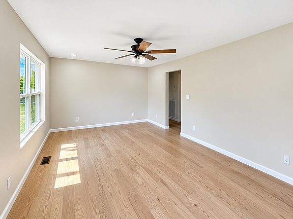 3rd image of 73 Hill Cir