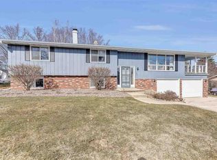 1602 Bruce Ln, Green Bay, WI 54313