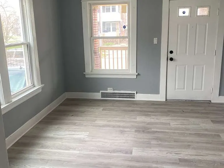 792 London Rd — Photo 6