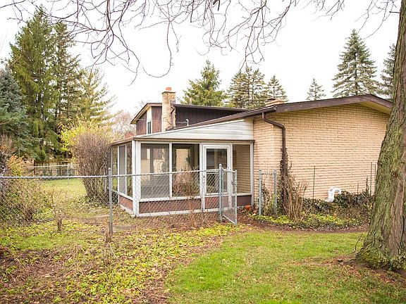 3rd image of 2515 Esch Ave