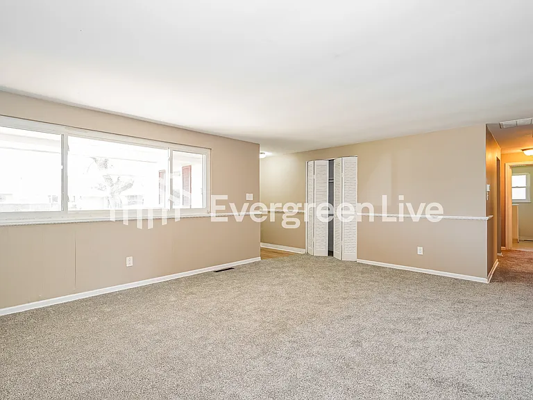 6868 Gilette Dr — Photo 3