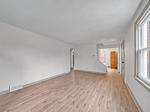 Fresh, spacious living room