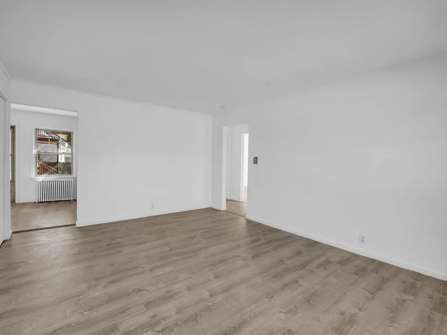 2 bed, 1.0 bath, 800 sqft, $975 — Photo 1