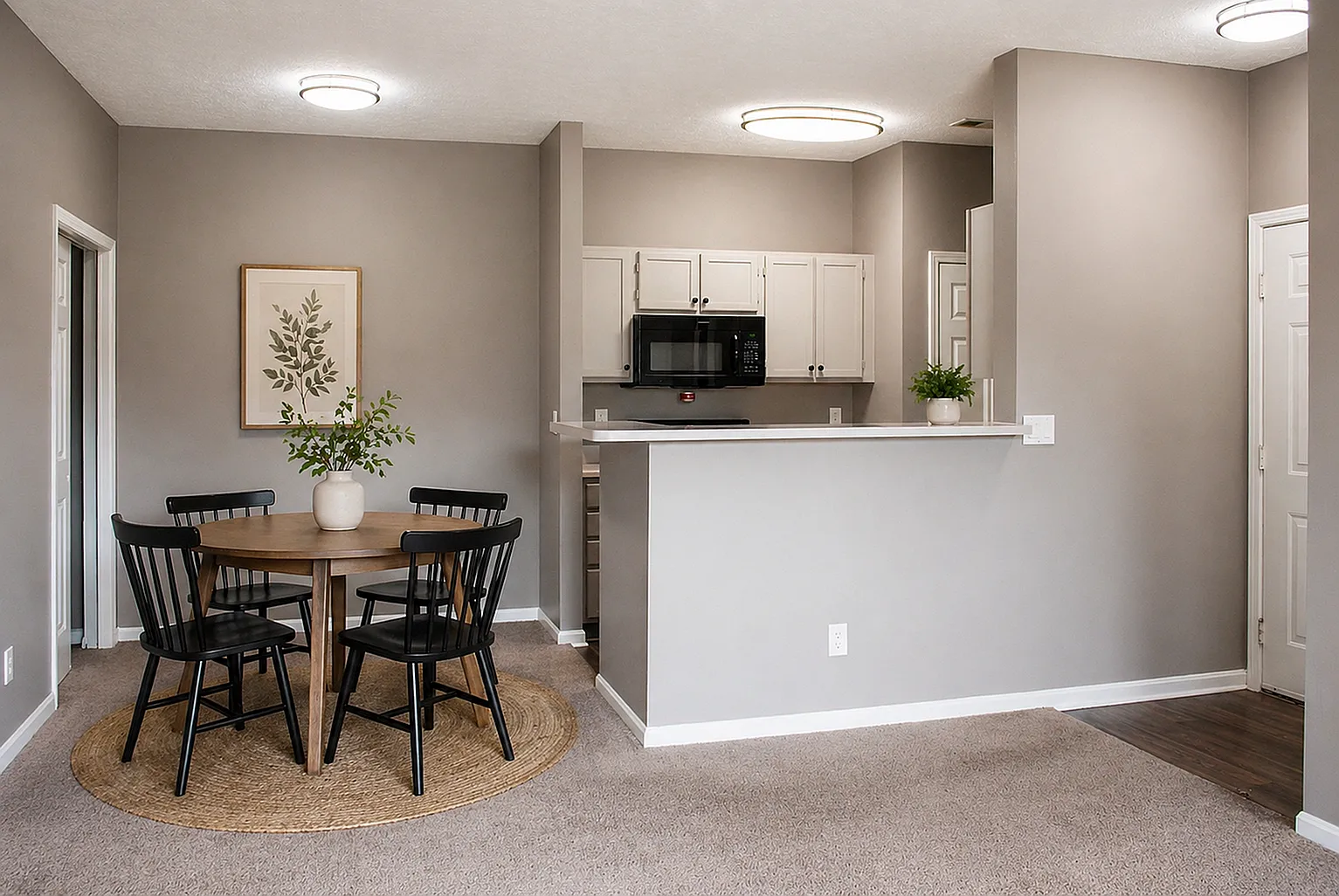 Lakeview Apartments — Photo 1