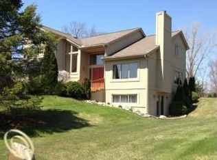 7320 Deerhill Dr, Clarkston, MI