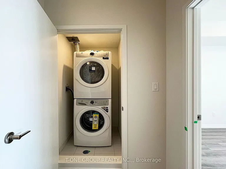 90 Honeycrisp Cres #Townhouse 362 — Photo 14