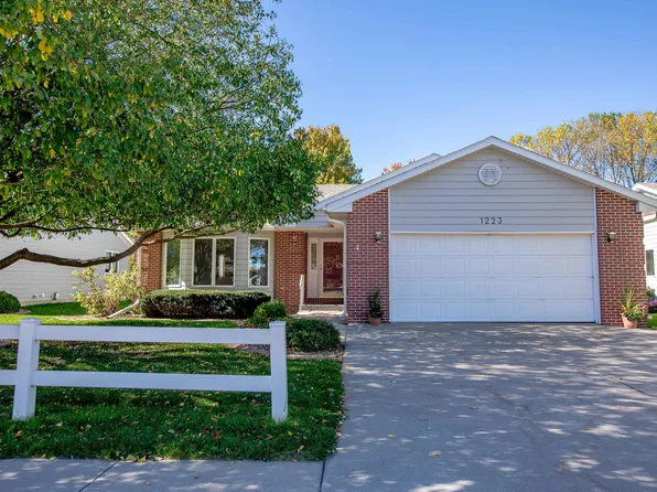 1223 Broadway St, Holdrege, NE 68949