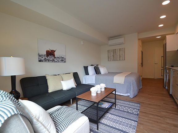 4th image of 2303 Franklin Ave E #203